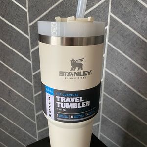 NWT Stanley Adventure Travel Quencher 30oz Cream
